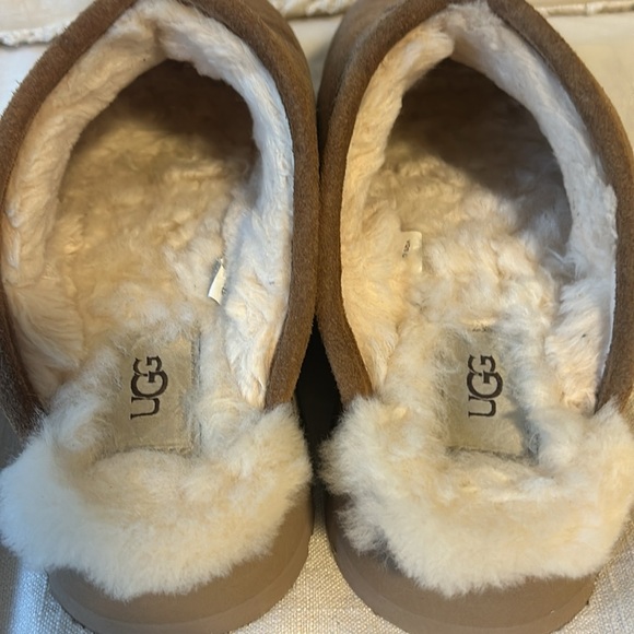 UGG Slide Slippers - Women’s size 8 - Picture 3 of 4